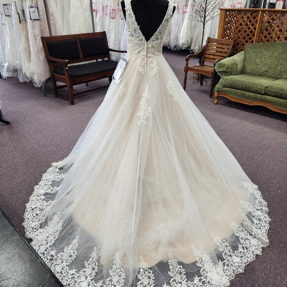 Maya Size 8 Ivory/Champagne PrivateLabel Bridal Gown Tulle/Lace Wedding Dress - Picture 4 of 7